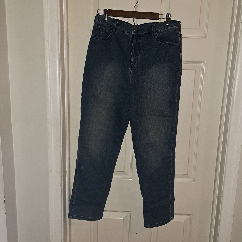 Gloria Vanderbilt amanda jeans Embroderd back pockets size 12 short